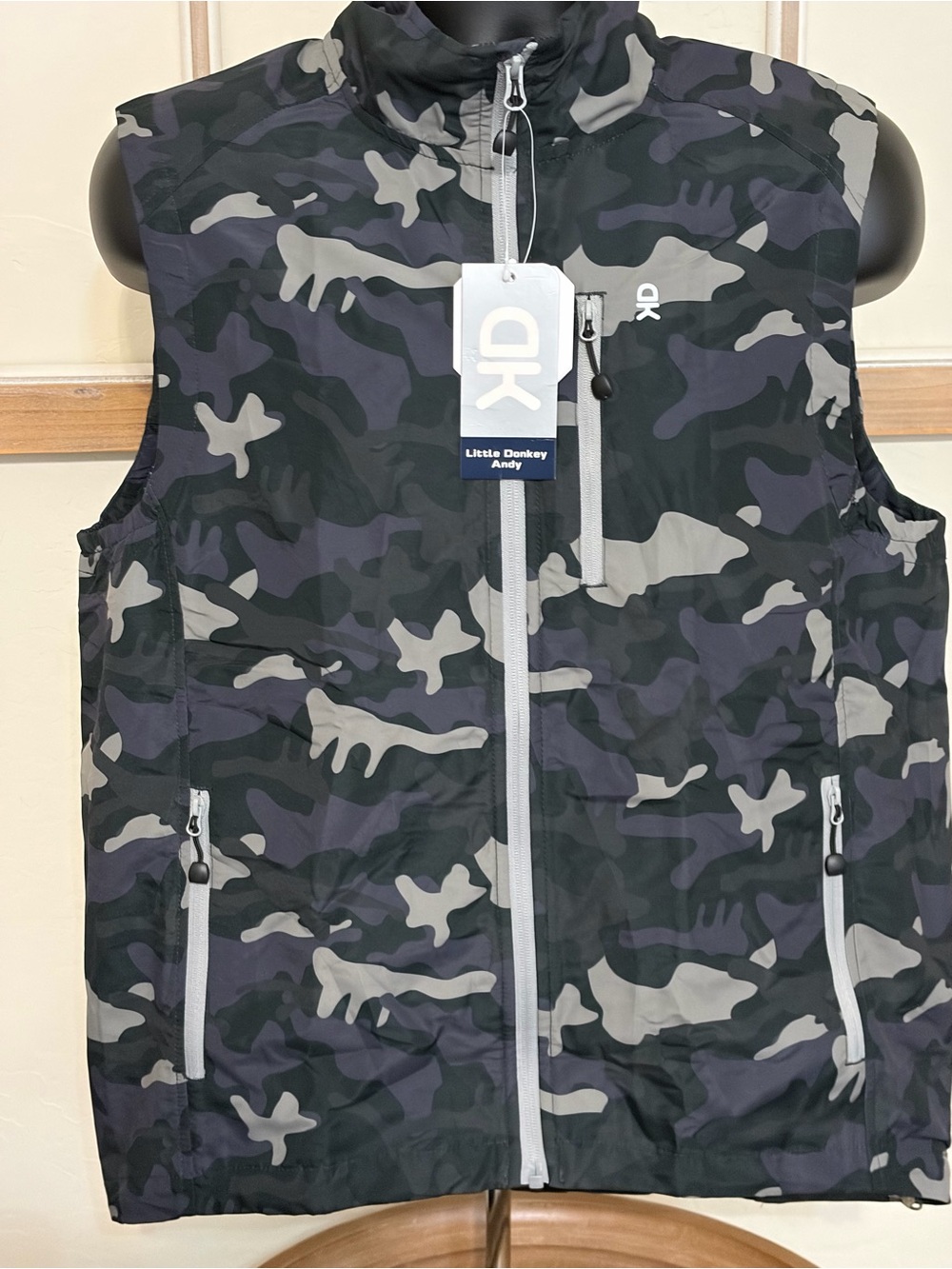 Little Donkey Andy Men’s Medium Camo Golf Vest NWT Lightweight Full Zip Outdoor